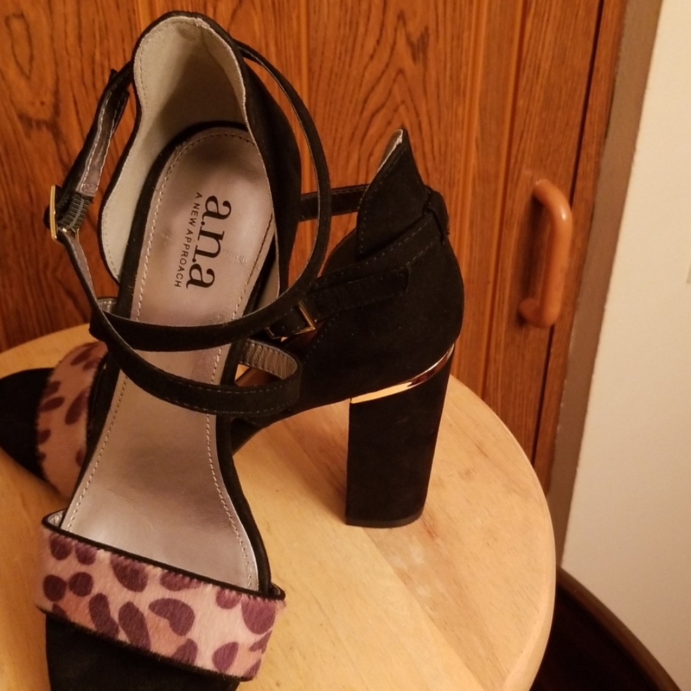 Ladies shoes - Picture 3 of 3